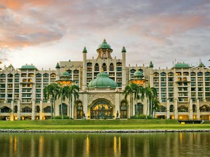 فندق الخيول الذهبية في سيلانجور ماليزيا - The Palace Of The Golden Horses 