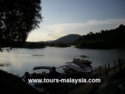 بحيرة تشيني ولاية باهانج ماليزيا