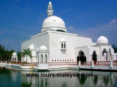  مسجد تنكو زهرة في ولاية ترينغانو ماليزيا