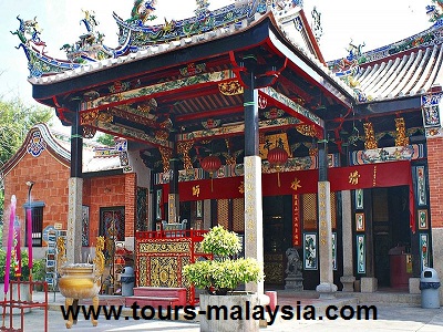 معبد الأفاعي في جزيرة بينانج ماليزيا